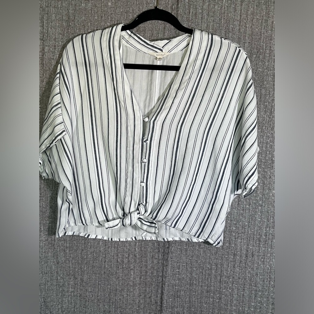 Sim & Sam women’s sizes M short sleeve button-down blouse